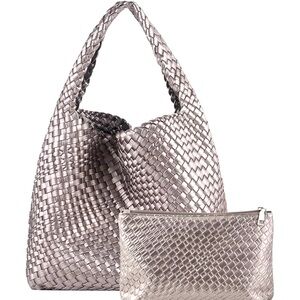 Amazon tote bag and wristlet that connects inside. Like new